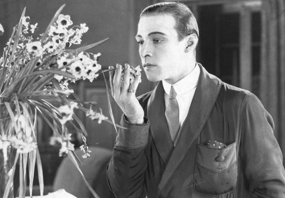 Rudolph Valentino died from complications after undergoing and ...